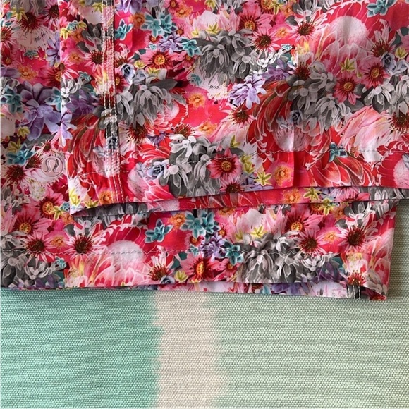 Lululemon Floral Print‎ Rollin' With My Omies Pant HEM HAS BEEN ALTERED - Picture 14 of 14